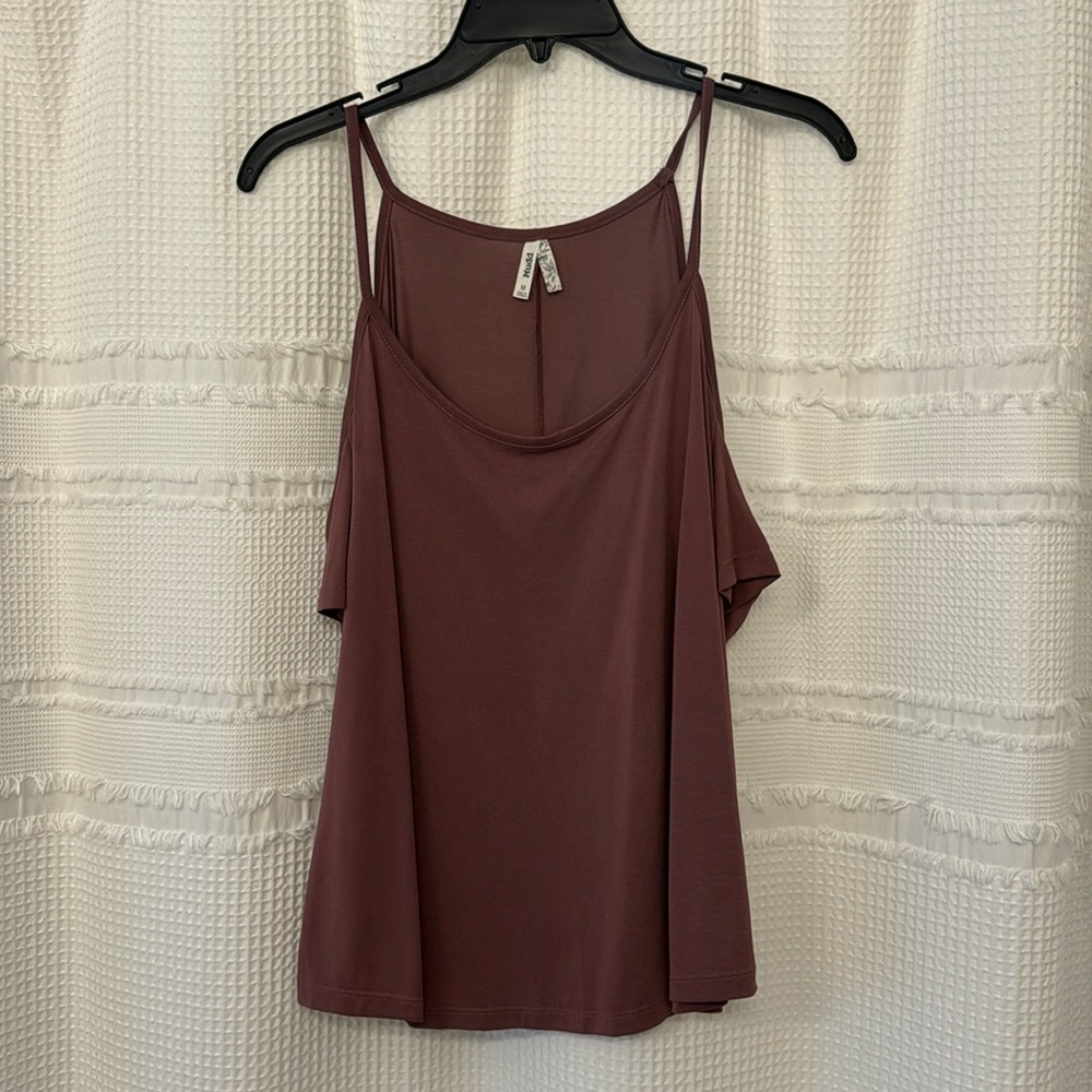 Mauve tank top with open shoulders
